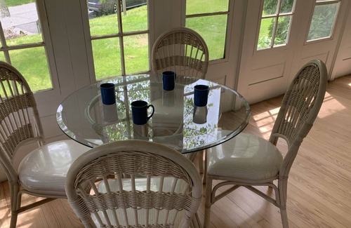 Manasquan House | 2 miles to Manasquan Beach !! Charming Cape Style Home with huge Yard .