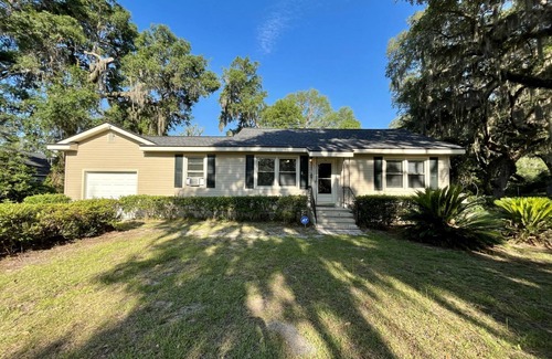 Mossy Oaks House | 2 MILES TO PARRIS ISLAND