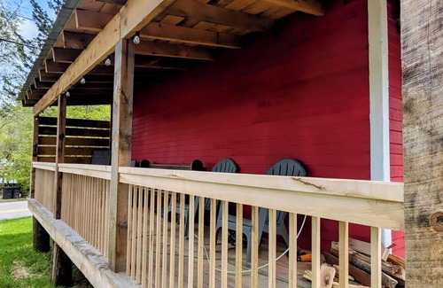 Benton House | 2 miles to Ricketts Glen. Updated and cozy schoolhouse with porch and fire pit.