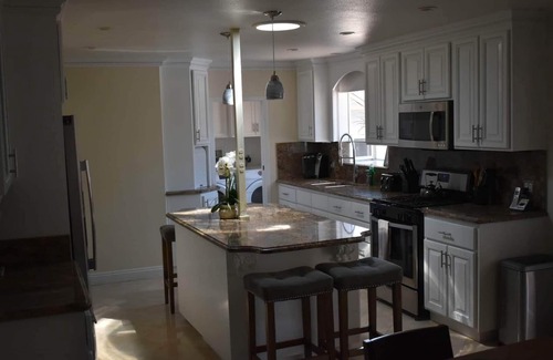 Northwest Anaheim House | 2 Min Away From Disney, 20 Min From The Beach, 45 Min To Downtown La