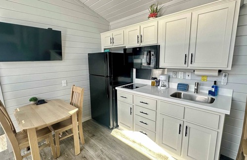 Crystal Beach House | 2 Min to Beach*Comfy Beds*New Listing Discount!