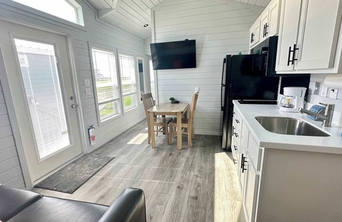 Crystal Beach House | 2 Min to Beach*Comfy Beds*New Listing Discount!