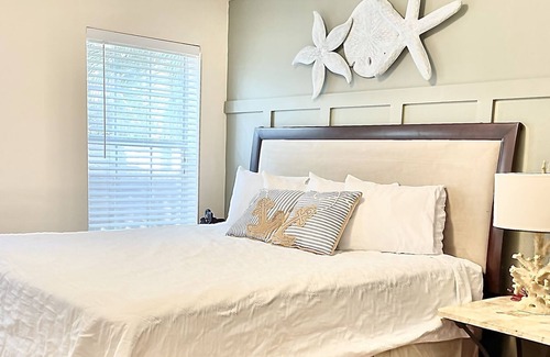 Indian Bayou Apartment | 2 min to the beach