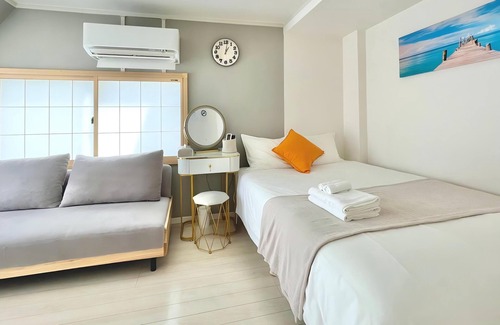 Toshima Apartment | 2 - min to Yomachi. Cost - eff fam rm, 3 - pax. Conv, good eats & shops. Rm 301.