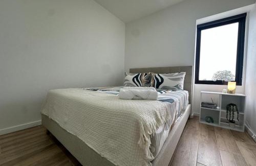 Canterbury Apartment | 2 Min Train Station, 9 kms to sydney CBD