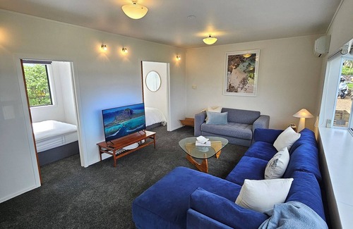 Blackpool House | 2 min walk to the shops,restaurants and bars with a hot tub