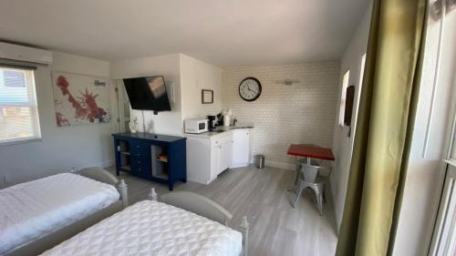Lauderdale-by-the-Sea Apartment | 2 Min Walk To The Beach-all Renovated Studio #4
