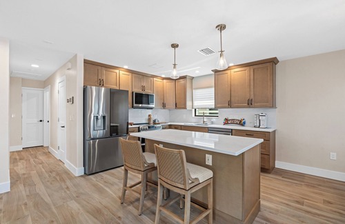 Fort Myers Beach House | 2 MIN WALK to FT MYERS BEACH - VACATION HOME, REMODELED! NEW POOL! SLEEPS 6