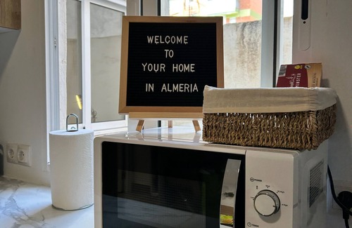 Almeria Apartment | 2 mins from the sea. Spacious 4 bedroom/2 bathrooms apartment, A/C, renovated, 100% furnished