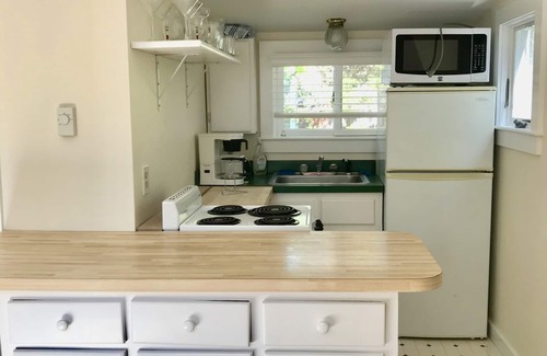 Hyannis Cottage | 2 Minute Walk to Beach Pet Friendly Romantic Cottage - A/C, fenced yard