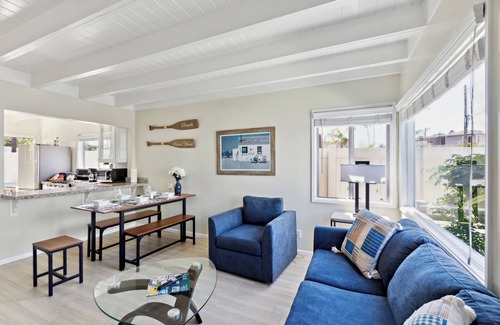 Santa Ana Heights House | 2 Minute Walk to Lido Wharf and 1 Block from Beach Cottage