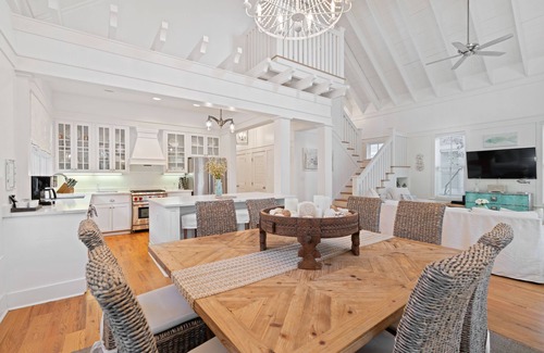 Watercolor House | 2 minute walk to the Beach. Private Heated Pool. New 2024 6 Seater Golf Cart.