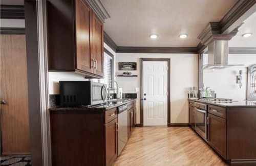 San Bernardino County House | 2 minutes drive to downtown Claremont. Walking distance to Restaurants and Shops