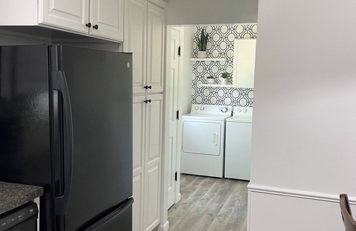 Fayetteville House | 2 minutes to Baum! 2 minutes to interstate! Pet friendly. Fenced in back yard.