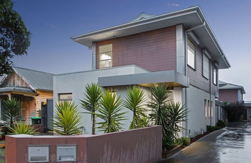 Altona House | 2 Minutes Walk to the Beach and Cafe, 10 Minutes' Walk to Restaurants and Shops