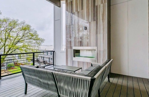 Eighth Avenue Condo | 2 Modern Luxurious Side by Side Townhomes by Music City Luxury Stays