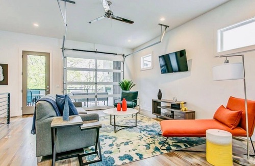 Eighth Avenue Condo | 2 Modern Luxurious Side by Side Townhomes by Music City Luxury Stays