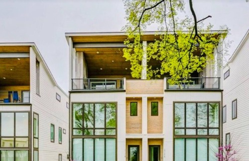 Eighth Avenue Condo | 2 Modern Luxurious Side by Side Townhomes by Music City Luxury Stays