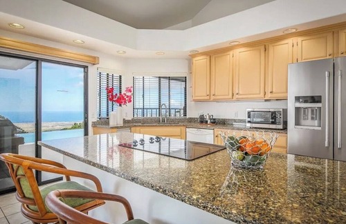 Holualoa House | 2 Oceanview Luxury Suites+ pool and Jacuzzi