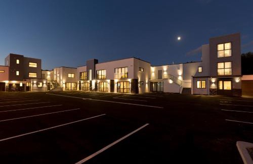 Addington Hotel | 2 on Whiteleigh and 239 on Lincoln Motel