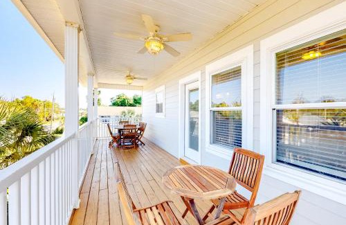 Laguna Beach Estates House | 2 Palms A