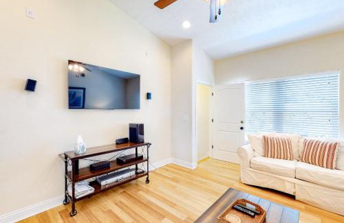 Laguna Beach Estates House | 2 Palms