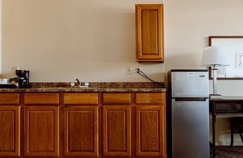 Kahului Hotel | 2 Pet-Friendly Rooms! Located near the Exquisite Maui Nui Botanical Gardens!