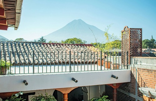 Antigua Guatemala House | 2 Piles: Historic Colonial House
