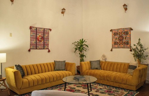 Antigua Guatemala House | 2 Piles: Historic Colonial House