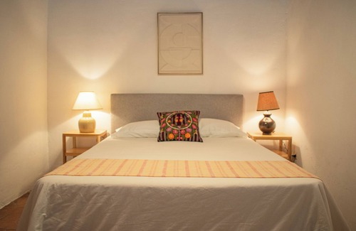 Antigua Guatemala House | 2 Piles: Historic Colonial House