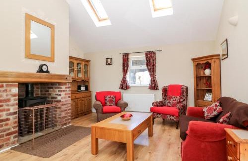 Ryther House | 2 Pines Farm Cottages