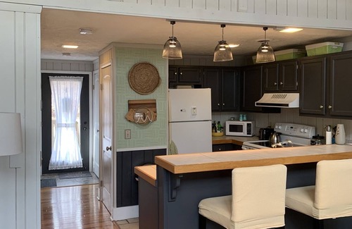 Salem Villa | 2 queen beds comfy lake Keowee community, golf,hike,waterfalls, close to Clemson