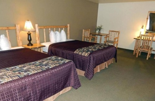 Ponderay House | 2 Queen Beds with Living Room at FairBridge Inn & Suites Sandpoint