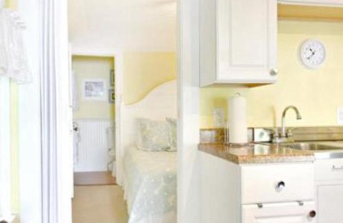 Cape Neddick Bed & Breakfast | 2 River Road Inn Cottages