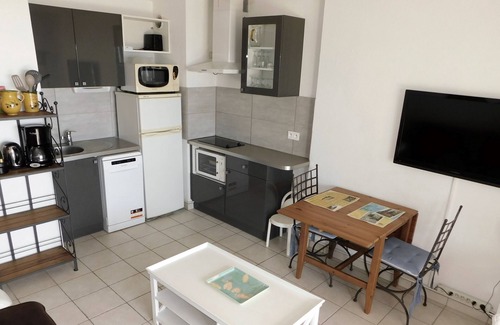 Theoule-sur-Mer Apartment | 2-room apartment with air conditioning + wifi, 18m² terrace facing the sea, private parking