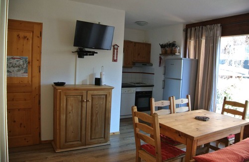 Les Esserts Apartment | 2-room apartment 36m2 garden level Morillon les Esserts, well-equipped, 50m from chairlift