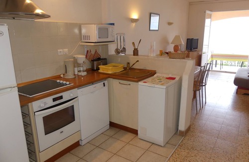 Tiuccia Apartment | 2-room apartment n ° 1 'feet in the water' (cap. 2 to 4 people) south-east