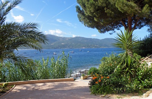 Tiuccia Apartment | 2-room apartment n ° 1 'feet in the water' (cap. 2 to 4 people) south-east