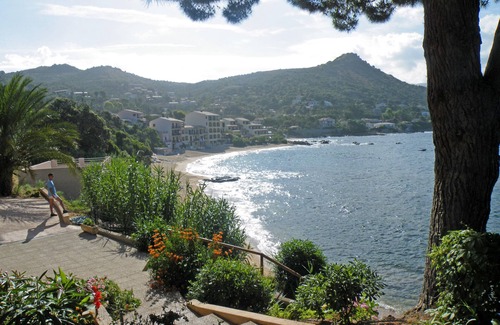 Tiuccia Apartment | 2-room apartment n ° 1 'feet in the water' (cap. 2 to 4 people) south-east
