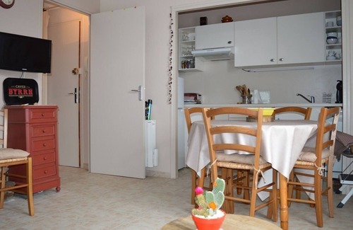 Les Angles Apartment | 2-room apartment ski-in/out with parking and balcony