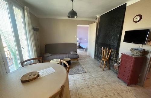 Les Angles Apartment | 2-room apartment ski-in/out with parking and balcony