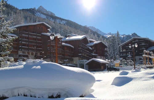 Valfrejus Apartment | 2-Room + Cabin Apartment for 4-6 in Heart of Station - WiFi & Balcony
