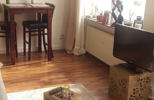 Bahnhofsvorstadt Apartment | 2 room city apartment with sun balcony and wifi