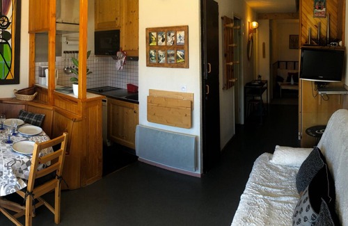 Saint-Gervais-les-Bains Apartment | 2-room cabin apartment for 6 with pool, quiet, Saint-Gervais-les-Bains