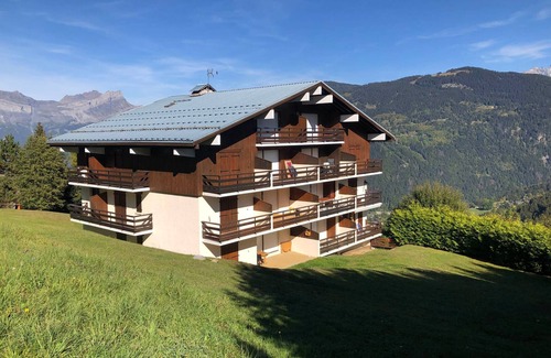 Saint-Gervais-les-Bains Apartment | 2-room apartment for 6 near the slopes, balcony, pool, parking