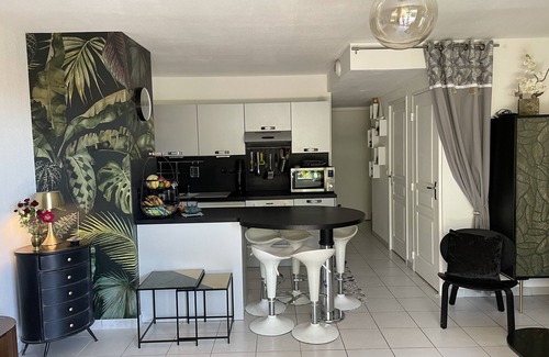 Martigues Apartment | 2 Rooms 4☆ 45m2- Calm, Comfort, Sea at 300m, Garden, Terrace, Pools, Parking