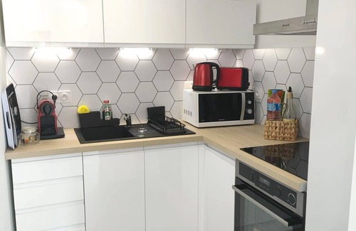 Bedarieux Apartment | 2 rooms on the ground floor with air conditioning