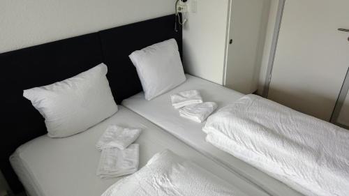 Aarhus South House | 2 rooms, private kitchen, bathroom, and garden.