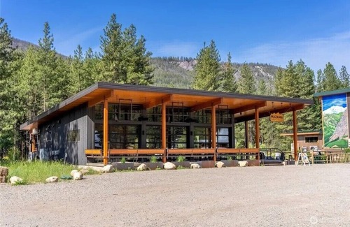Mazama Cabin | 2 Rustic 1-bedroom cabins w/outhouse and external shower Mazama