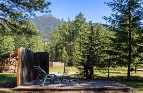 Mazama Cabin | 2 Rustic 1-bedroom cabins w/outhouse and external shower Mazama